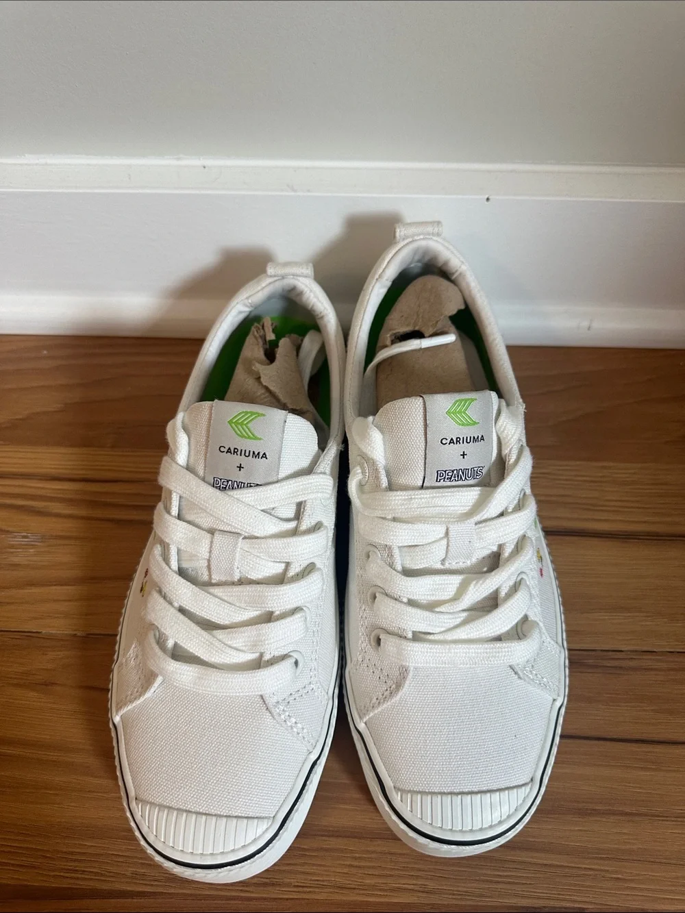 Cariuma Kids White Canvas Low-Top Sneakers